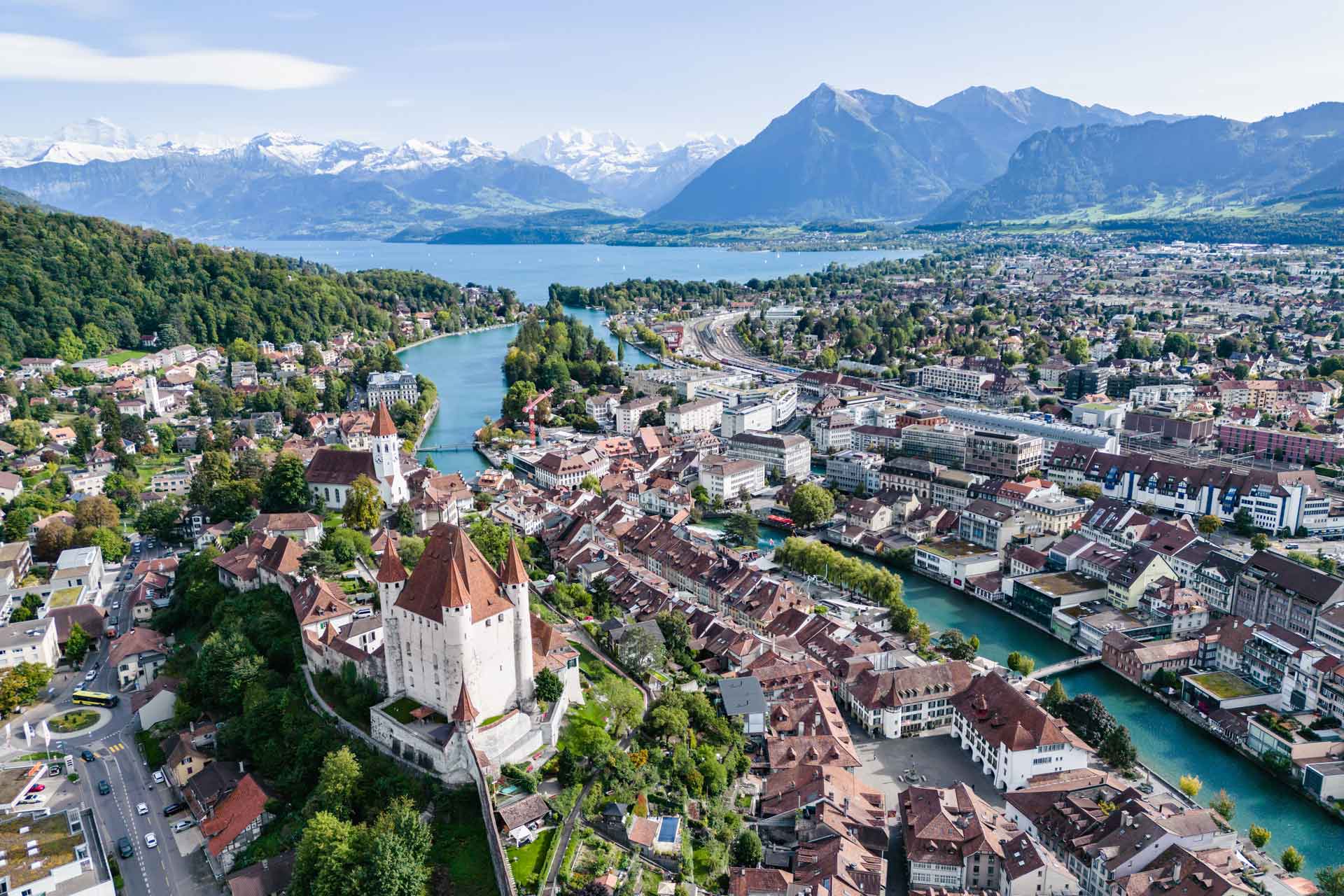 Schloss Thun mit Blick auf die Aare – SEO Agentur Thun für Top-Rankings
